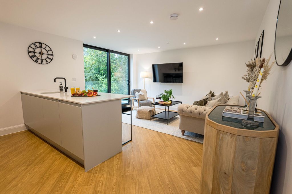 Property photo 1 of 18 Kitchen/Dining Area