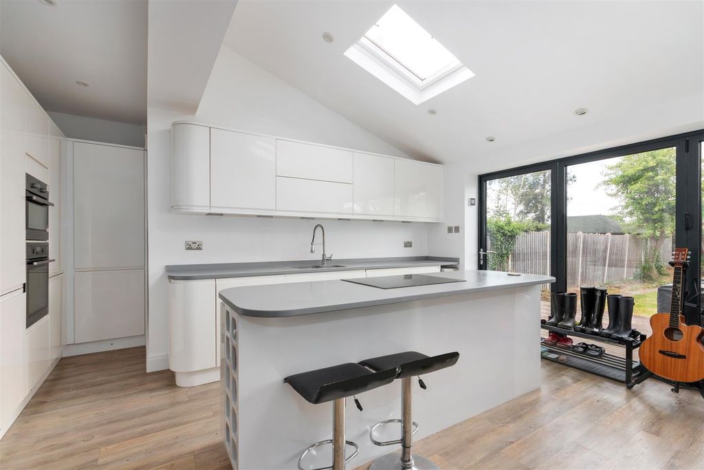 Property photo 3 of 12 Kitchen