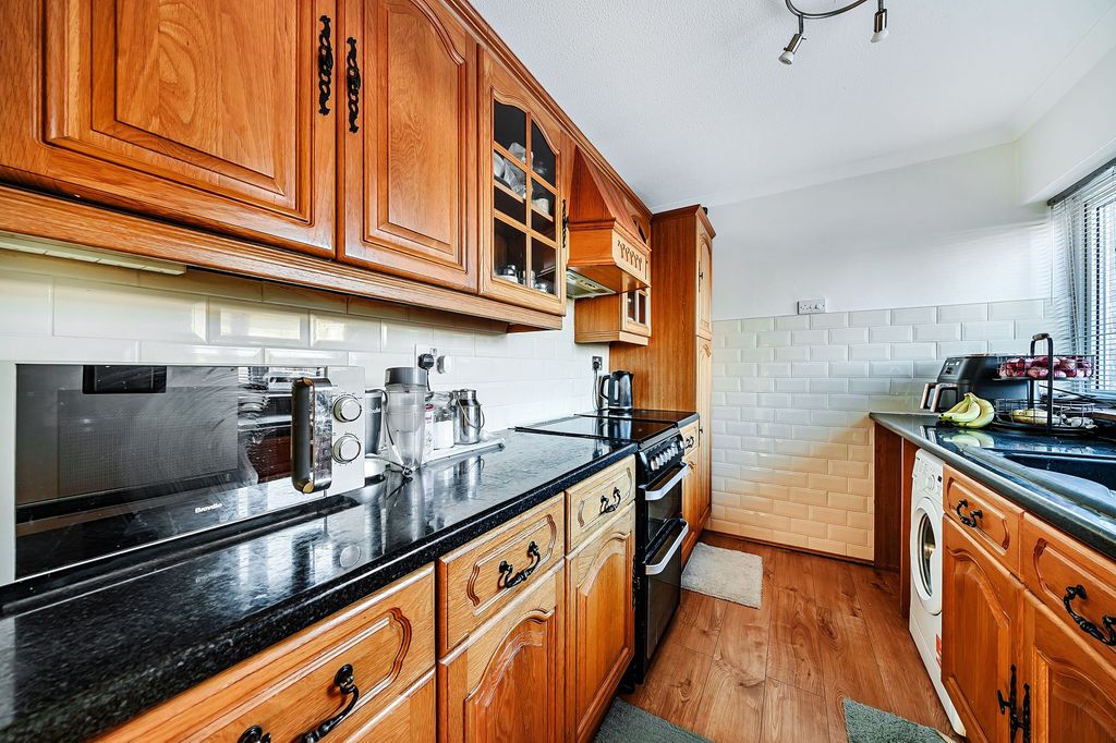 Property photo 3 of 13 Kitchen