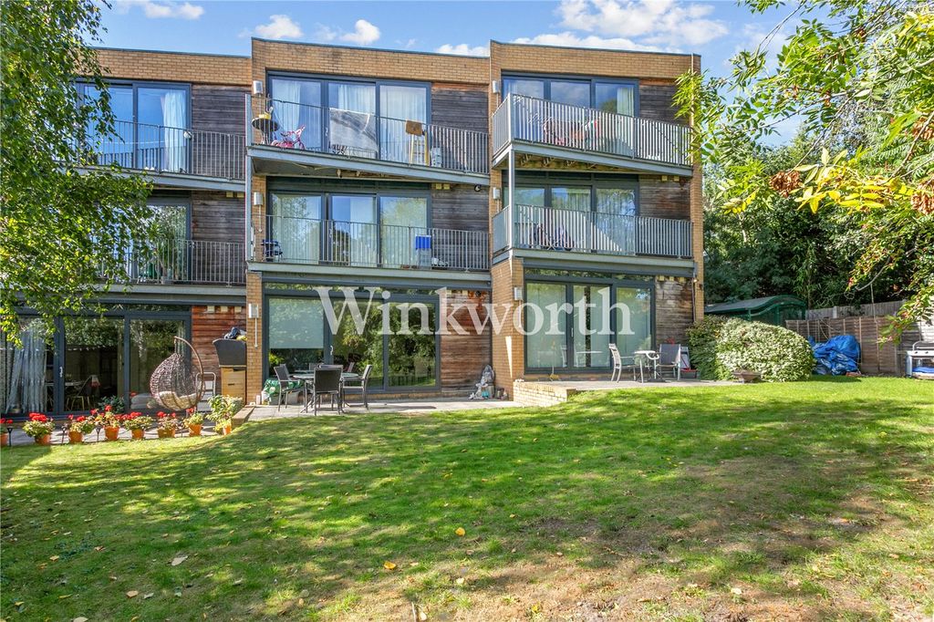 Property photo 1 of 12 Back