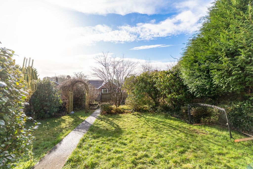 Property photo 2 of 21