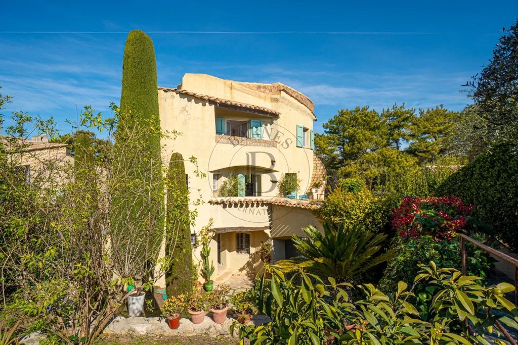 Property photo 1 of 11 Near Mougins – Secure Estate – Panoramic Sea View