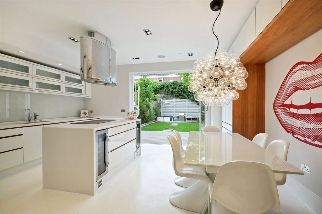 Property photo 2 of 20 Kitchen / Dining