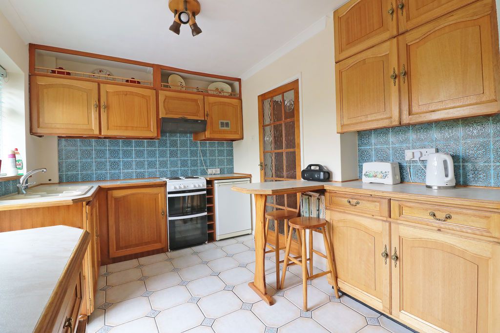 Property photo 3 of 28 Kitchen