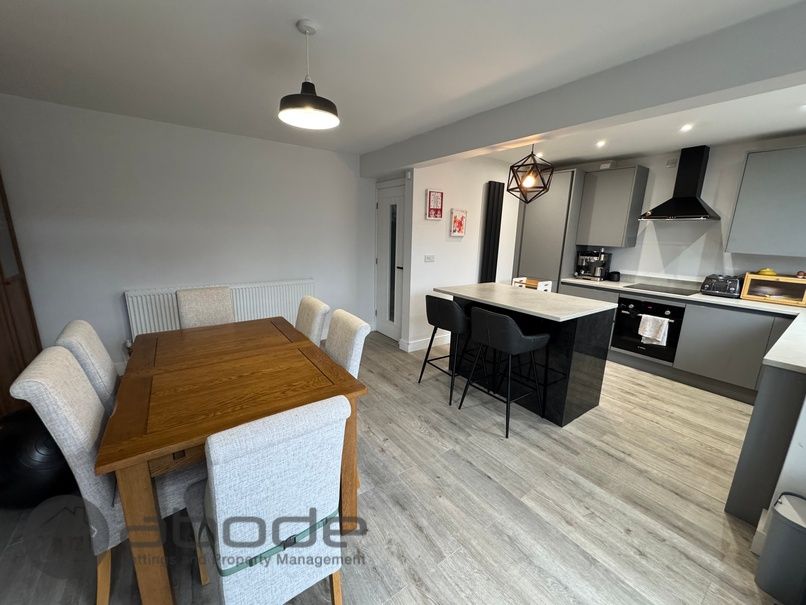 Property photo 1 of 32