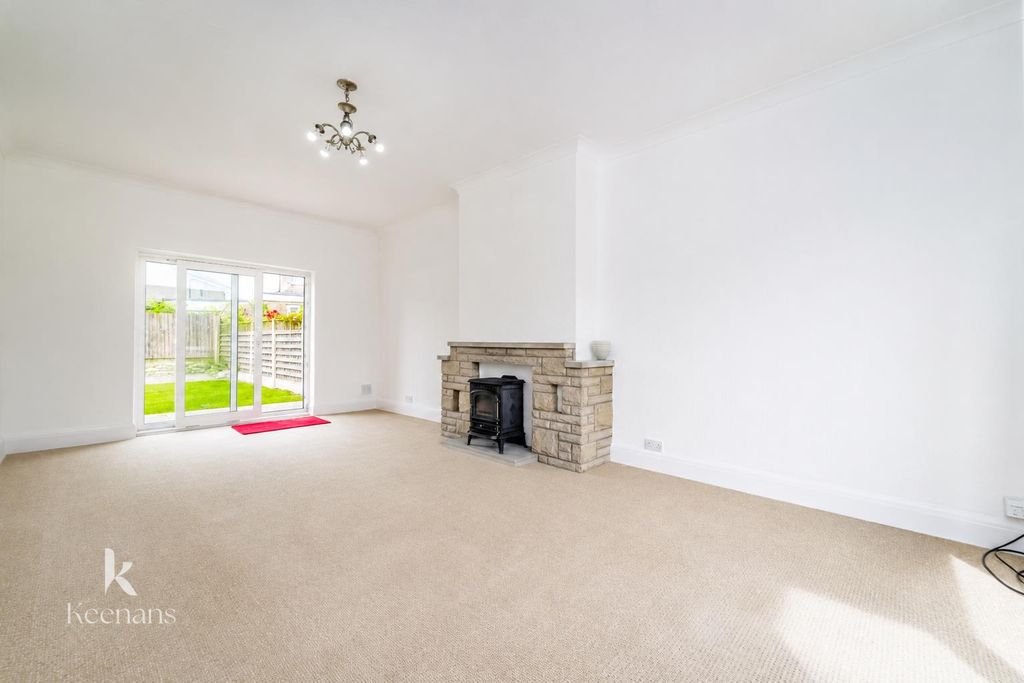 Property photo 2 of 32