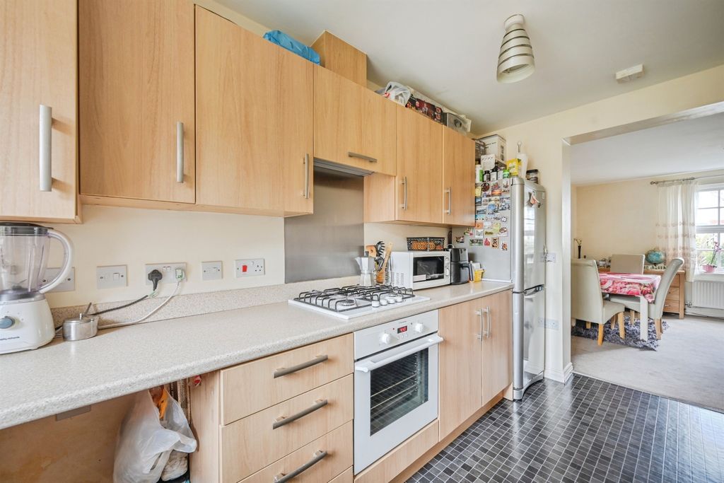 Property photo 3 of 15 Kitchen: