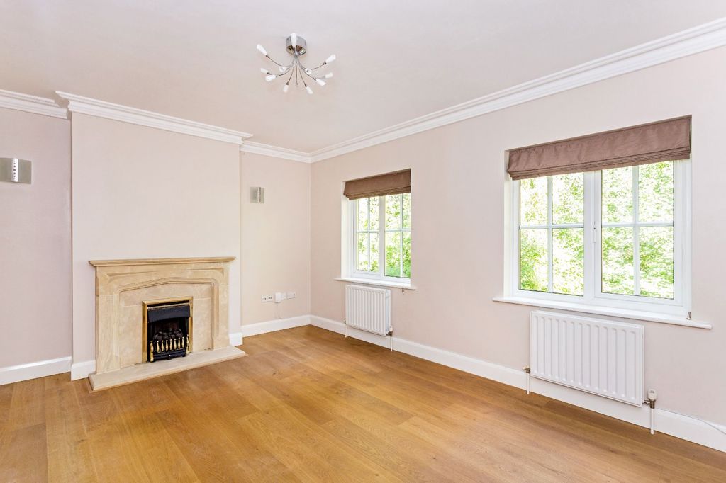 Property photo 3 of 14 Sitting Room