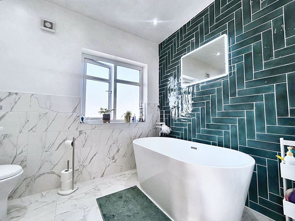 Property photo 2 of 28