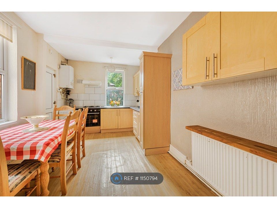 Property photo 3 of 13 Kitchen