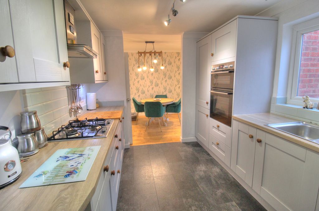 Property photo 3 of 22 Kitchen