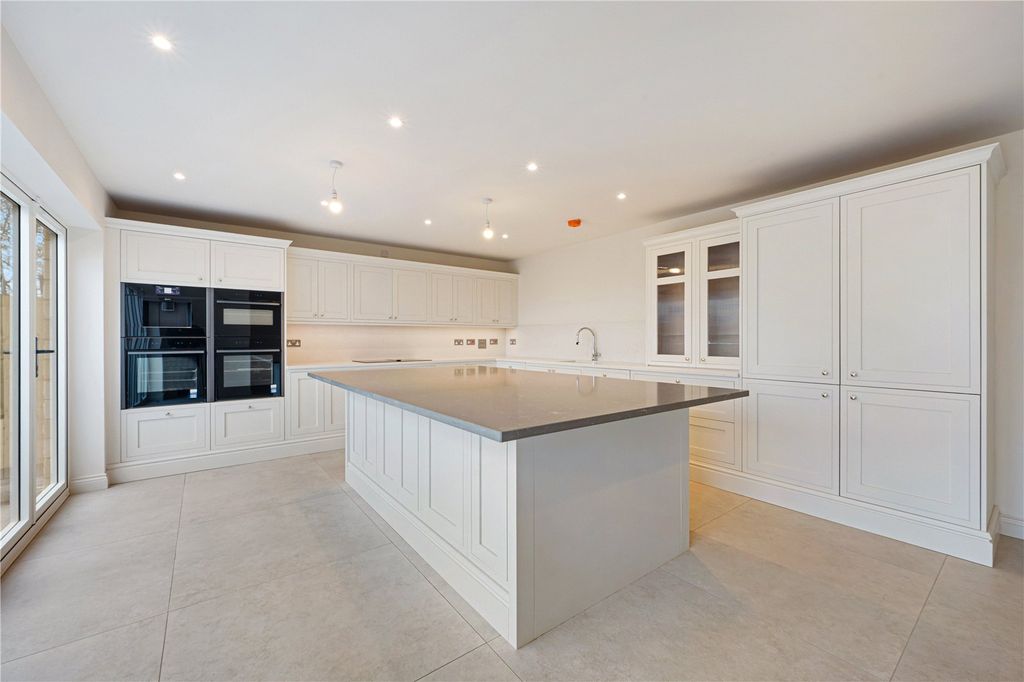 Property photo 2 of 11 Picture No. 14