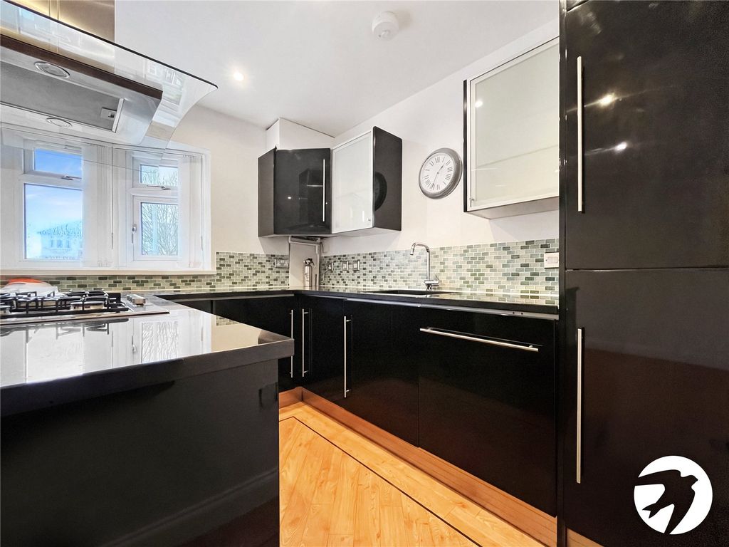 Property photo 2 of 19 Picture No. 10