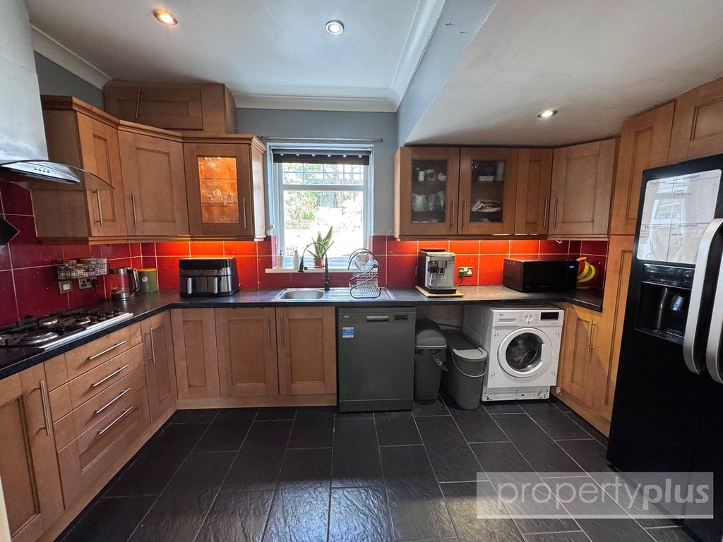 Property photo 2 of 22 Picture No. 14