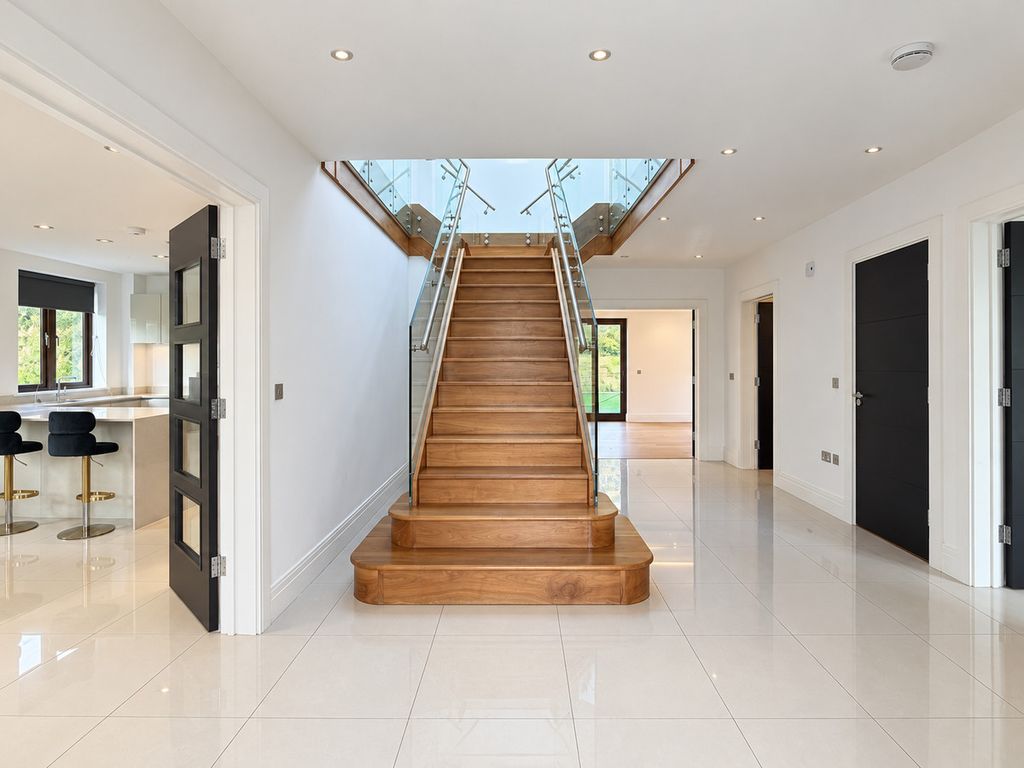 Property photo 2 of 37