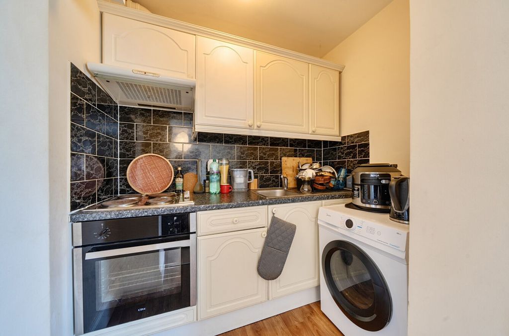 Property photo 3 of 14 1440751-1-69De346...
