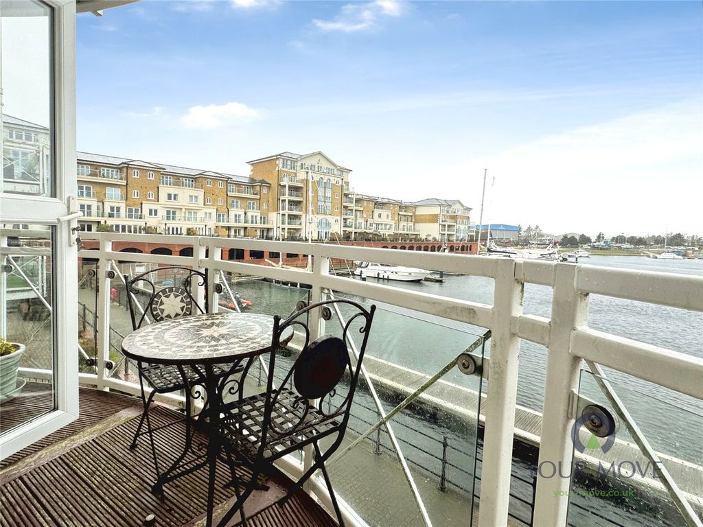 Property photo 3 of 19 Balcony