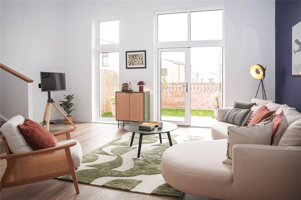 Property photo 2 of 12 Show Home