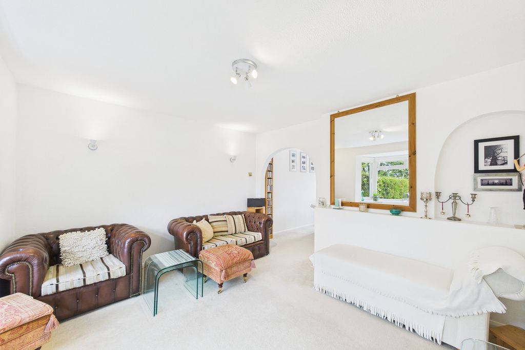 Property photo 2 of 25