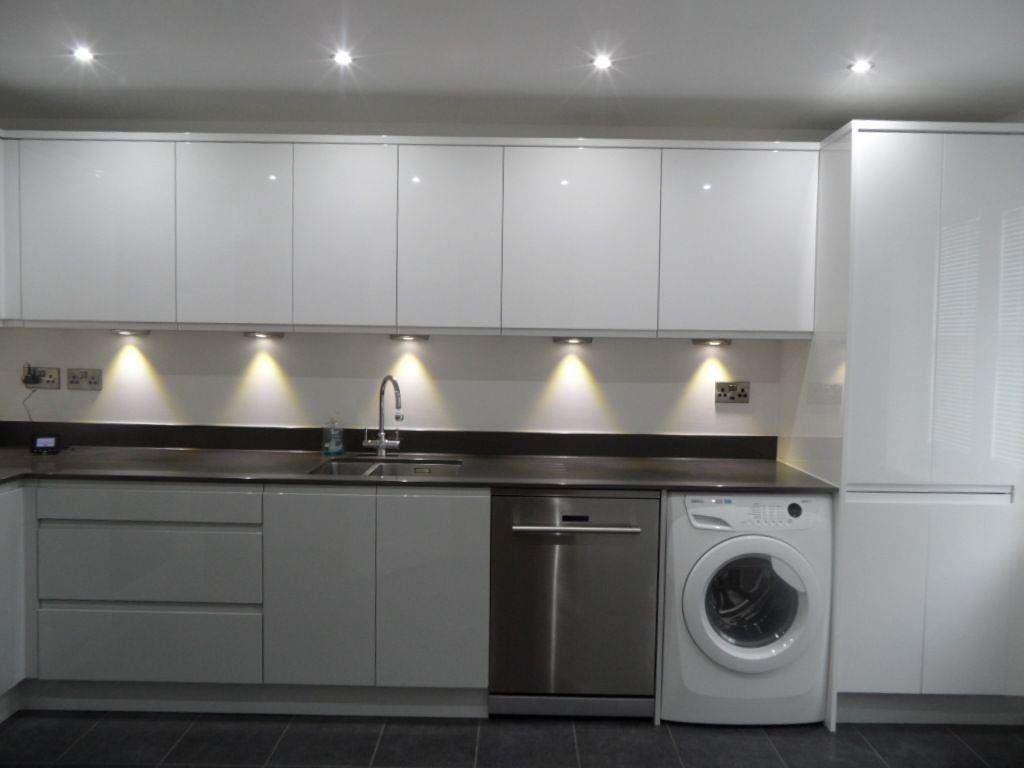 Property photo 3 of 12 Kitchen