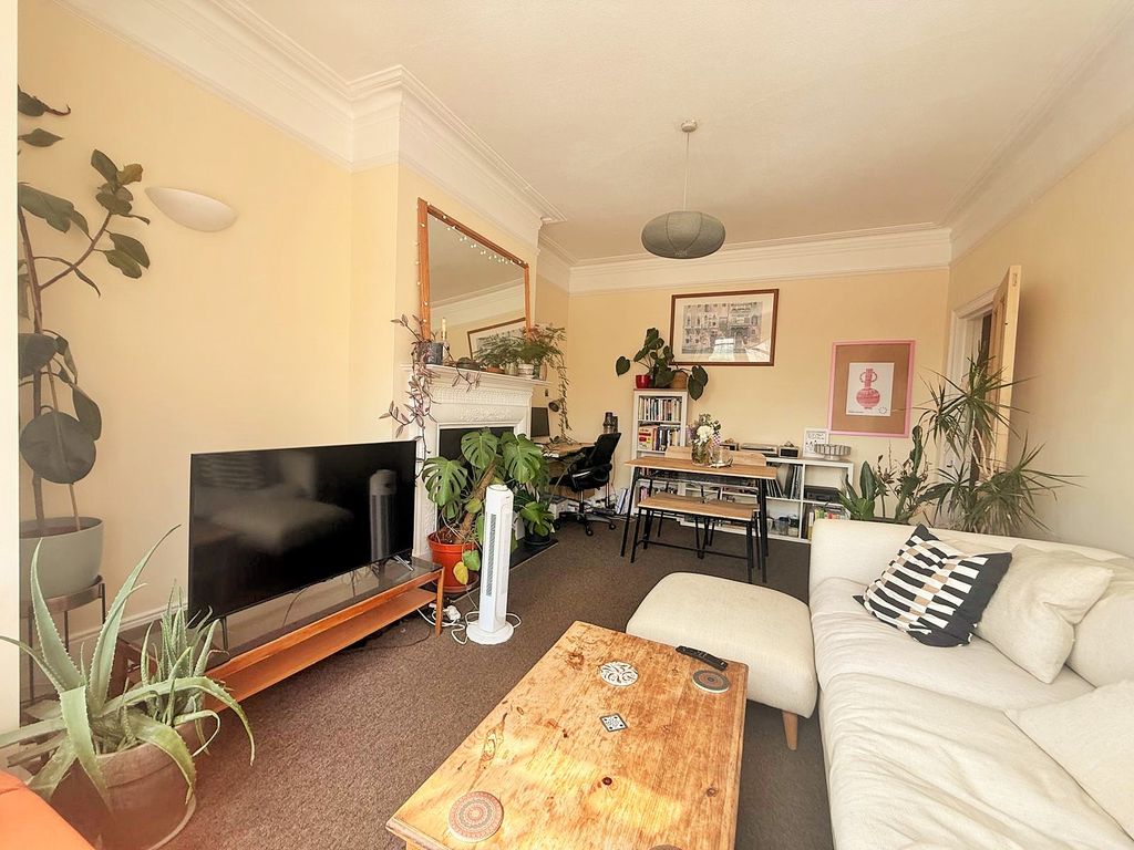 Property photo 3 of 14 8