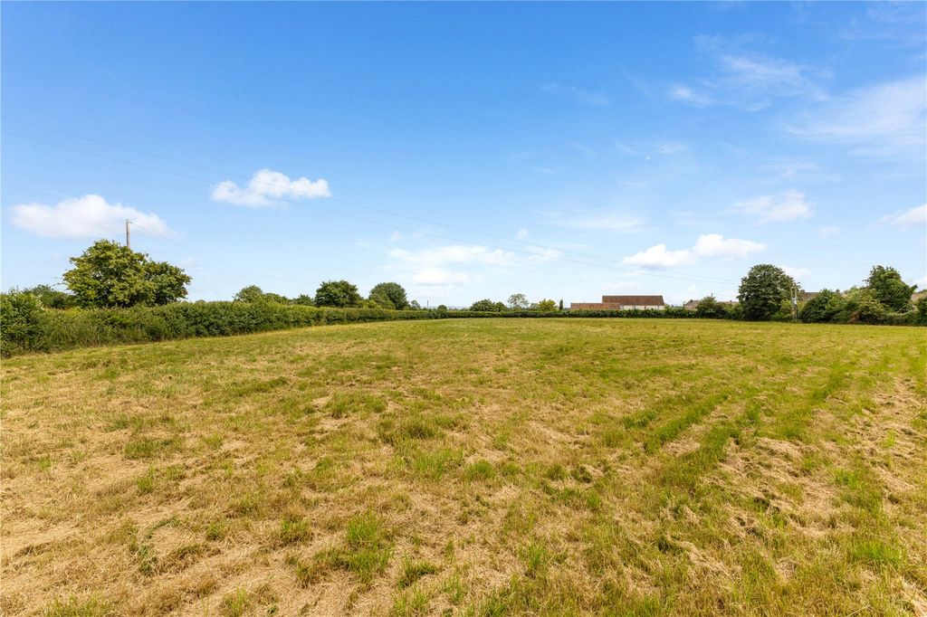 Property photo 3 of 22 Paddock