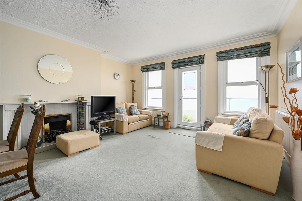 Property photo 3 of 13 Flat 4 Sandringham Court (1).Jpg