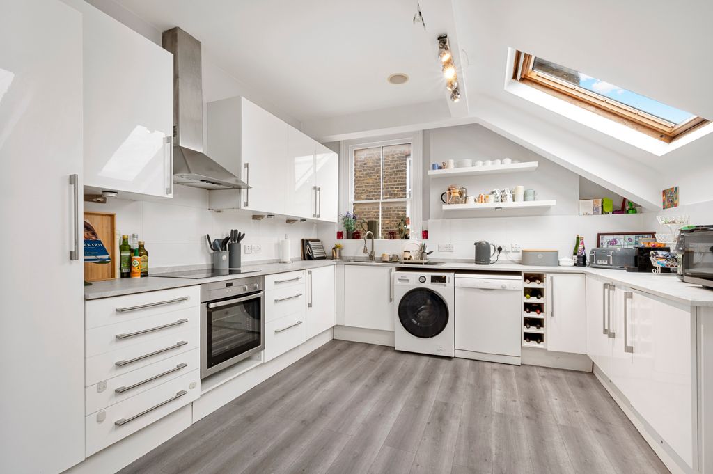 Property photo 2 of 15 Picture No. 17