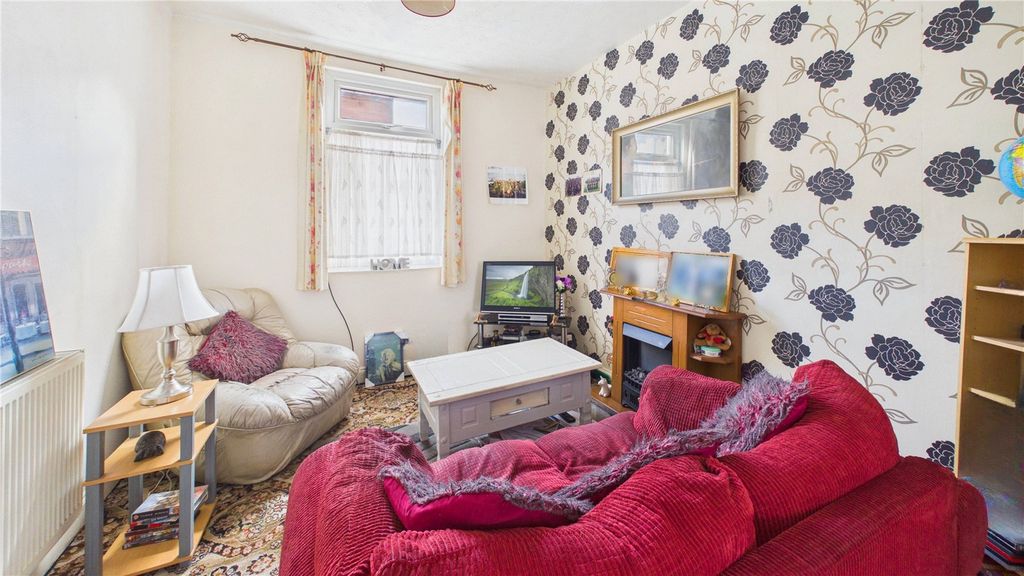 Property photo 2 of 8 Picture No. 05