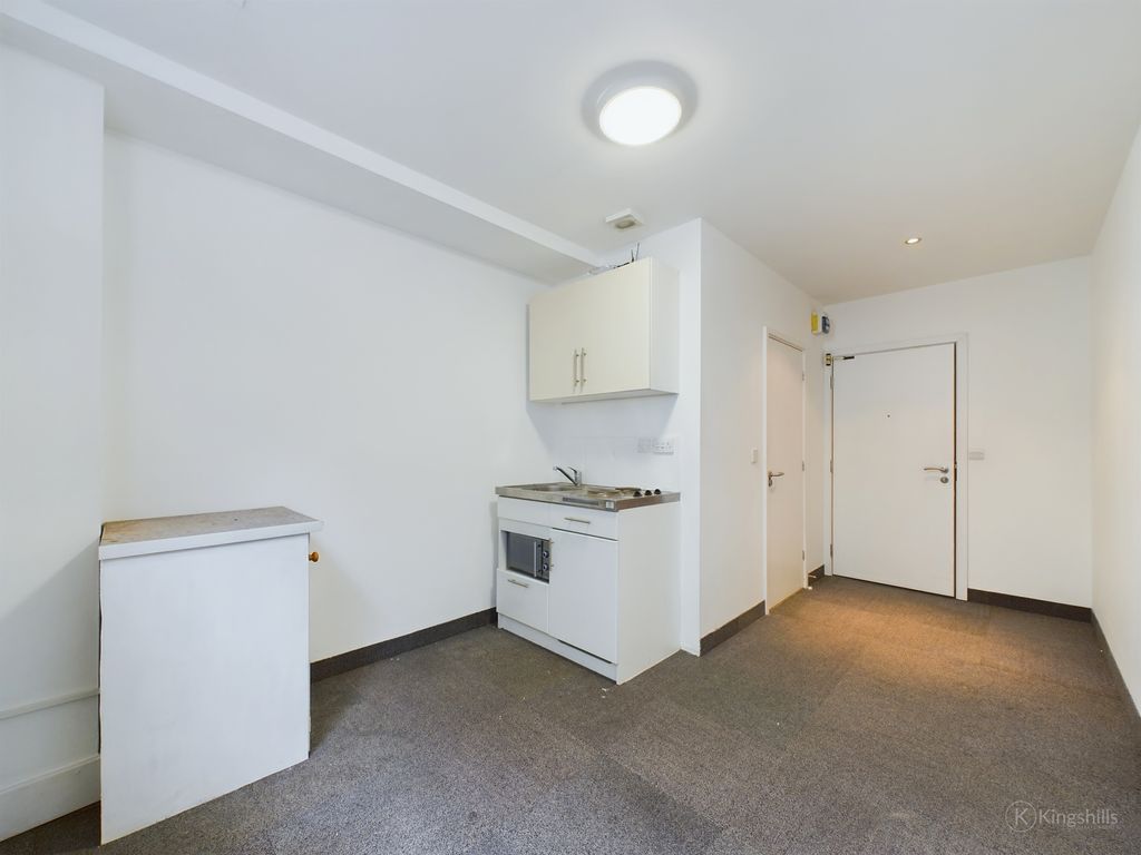 Property photo 1 of 7 Cam02136G0-Pr0232-Still002