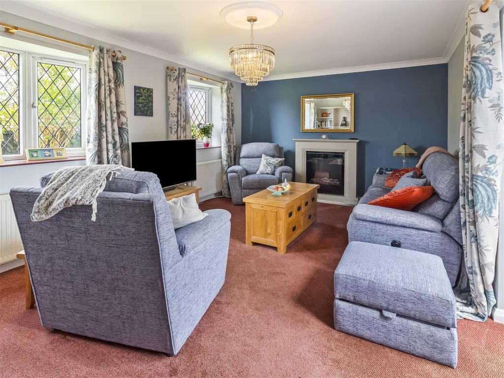 Property photo 3 of 23 8 Rothesay Close-002.Jpg