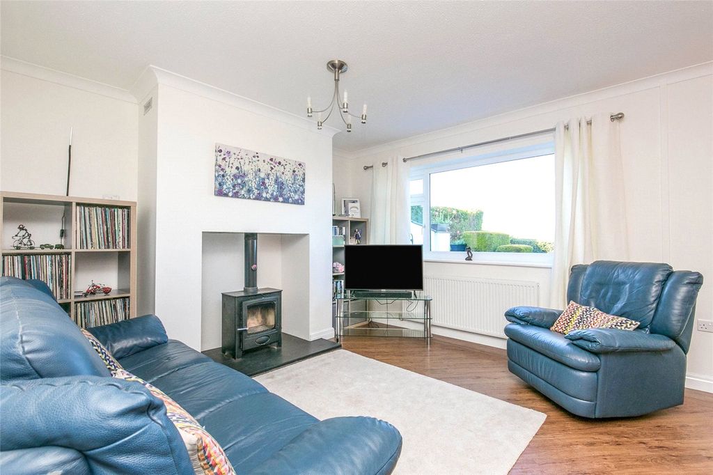 Property photo 2 of 22 Lounge