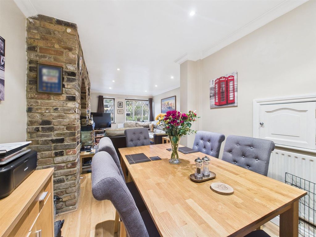 Property photo 3 of 13 Cam05080G0-Pr0220-Still025.Jpg