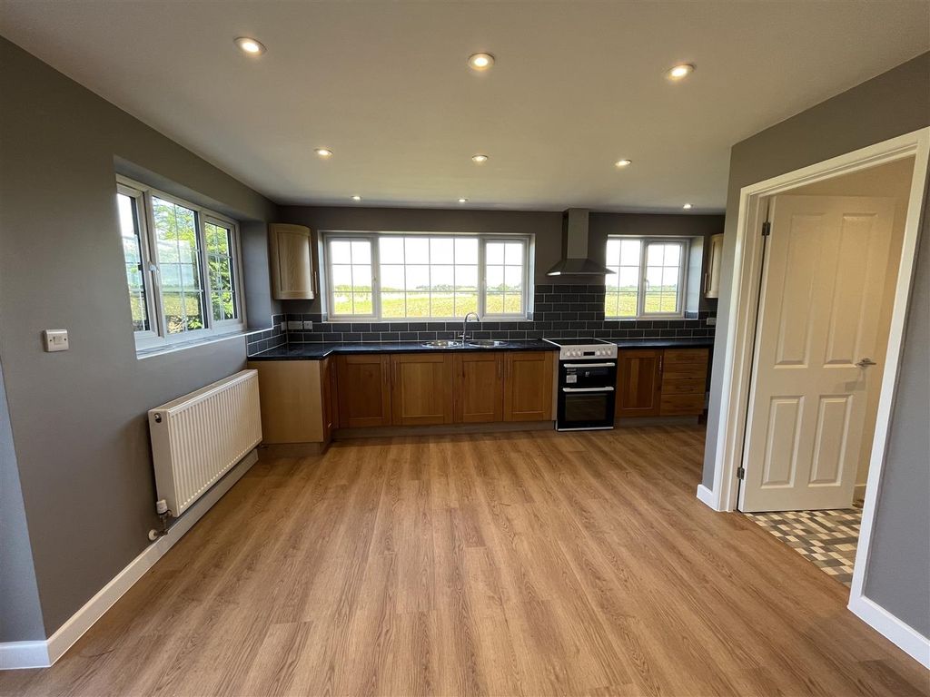 Property photo 2 of 11 Kitchen