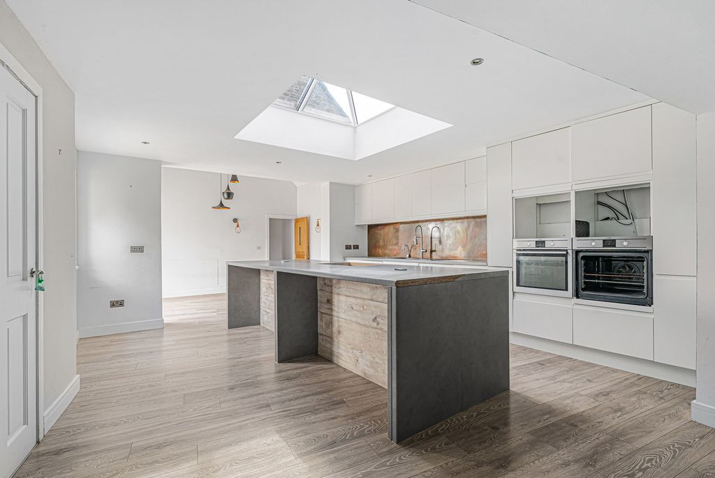 Property photo 3 of 35 33_90463