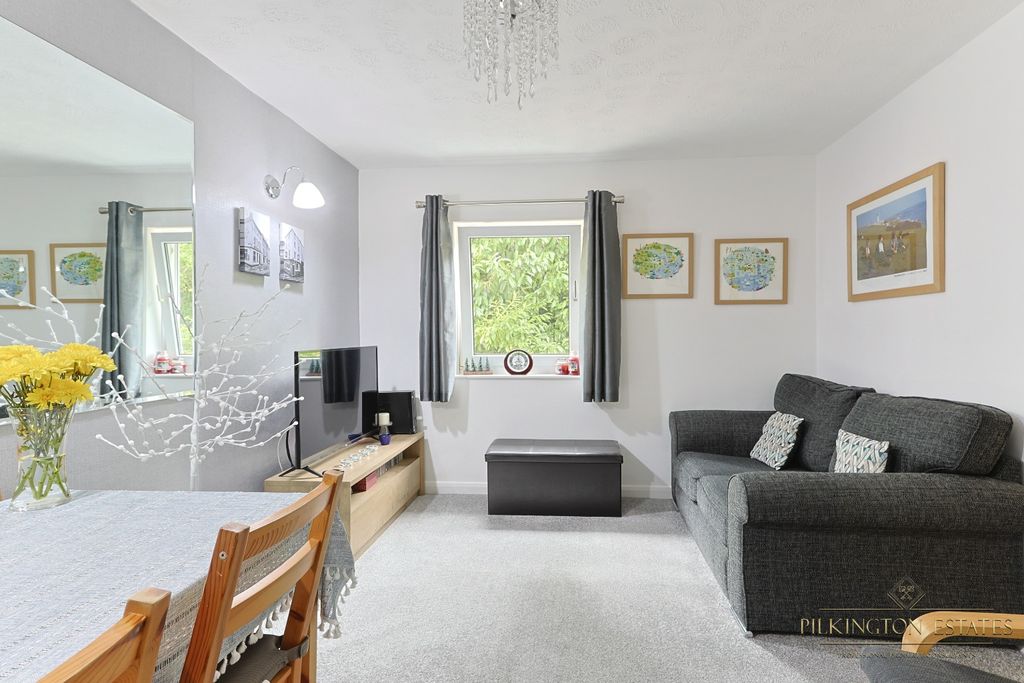 Property photo 2 of 10 4430075