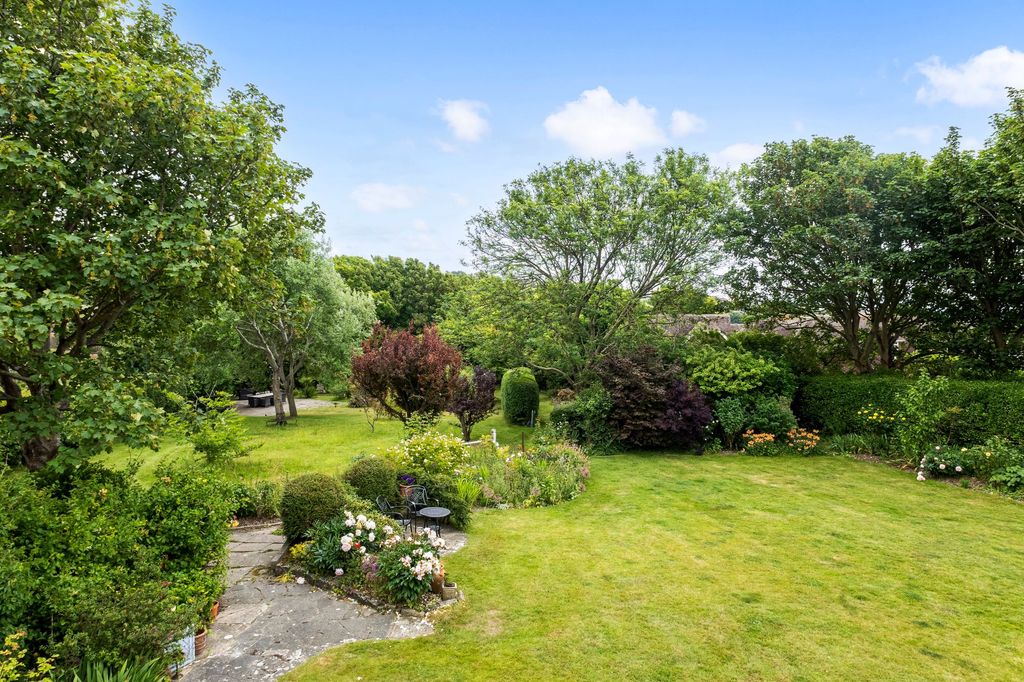 Property photo 3 of 52