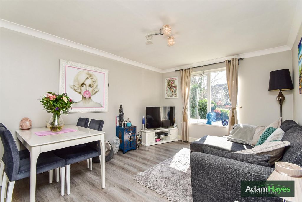 Property photo 3 of 6