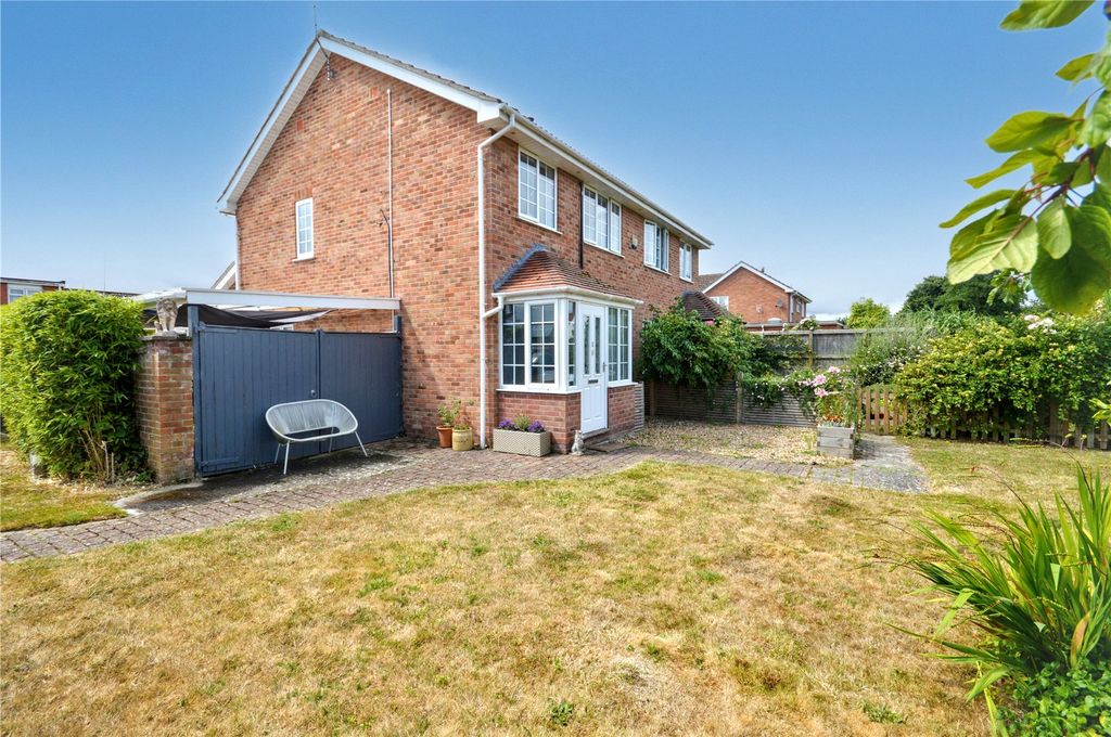 Property photo 1 of 19 Front Garden
