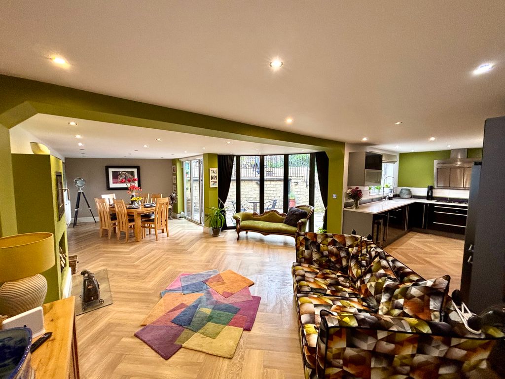 Property photo 2 of 27 Open Plan Living Kitchen