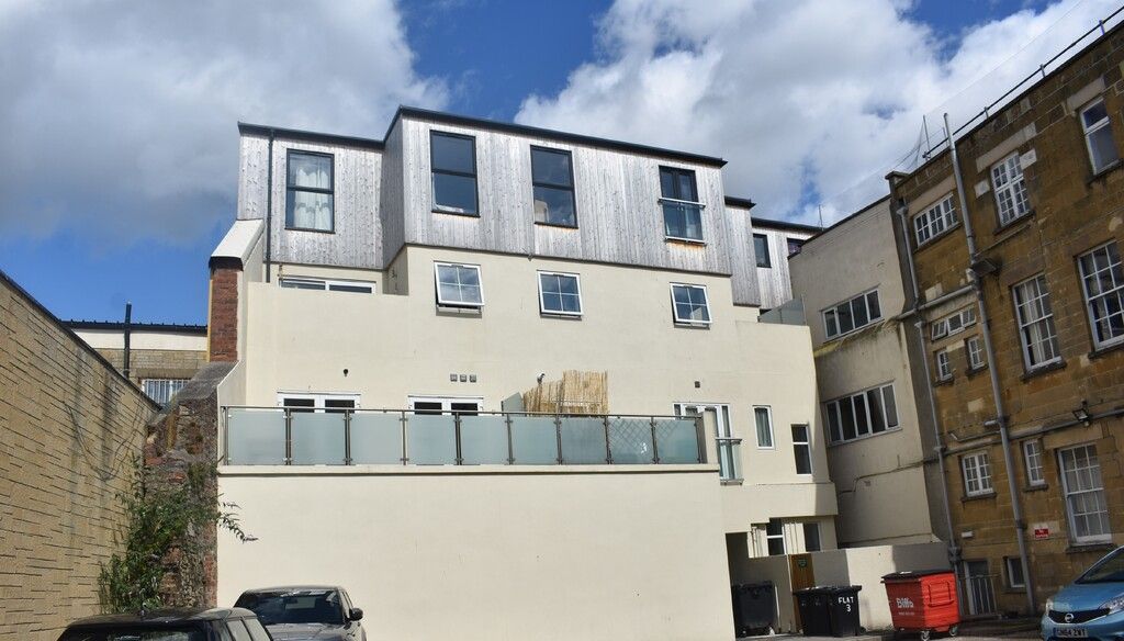Property photo 1 of 8 External