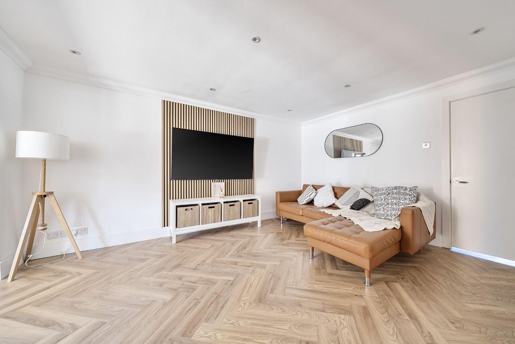 Property photo 2 of 19 1432183-12-69Bc64A114131.Jpg