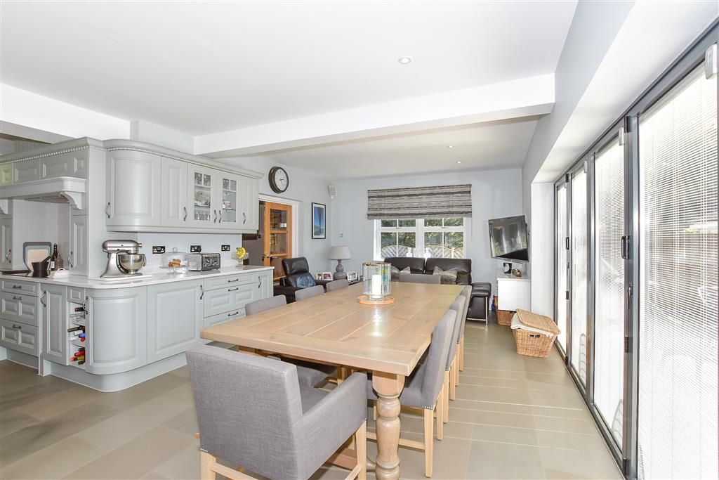 Property photo 2 of 25 Kitchen/Diner