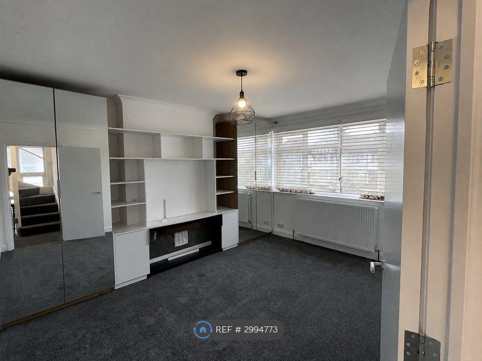 Property photo 3 of 8 Master Bedroom