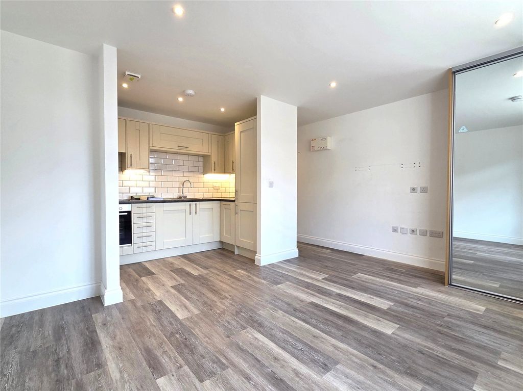 Property photo 1 of 10 Picture No. 14