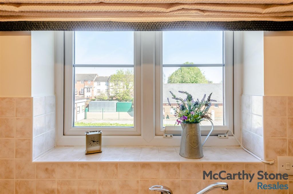 Property photo 2 of 31 8685674-Interior18.Jpg