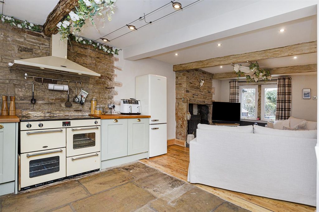 Property photo 3 of 49