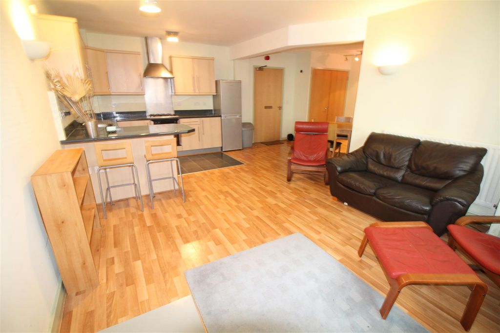 Property photo 2 of 8