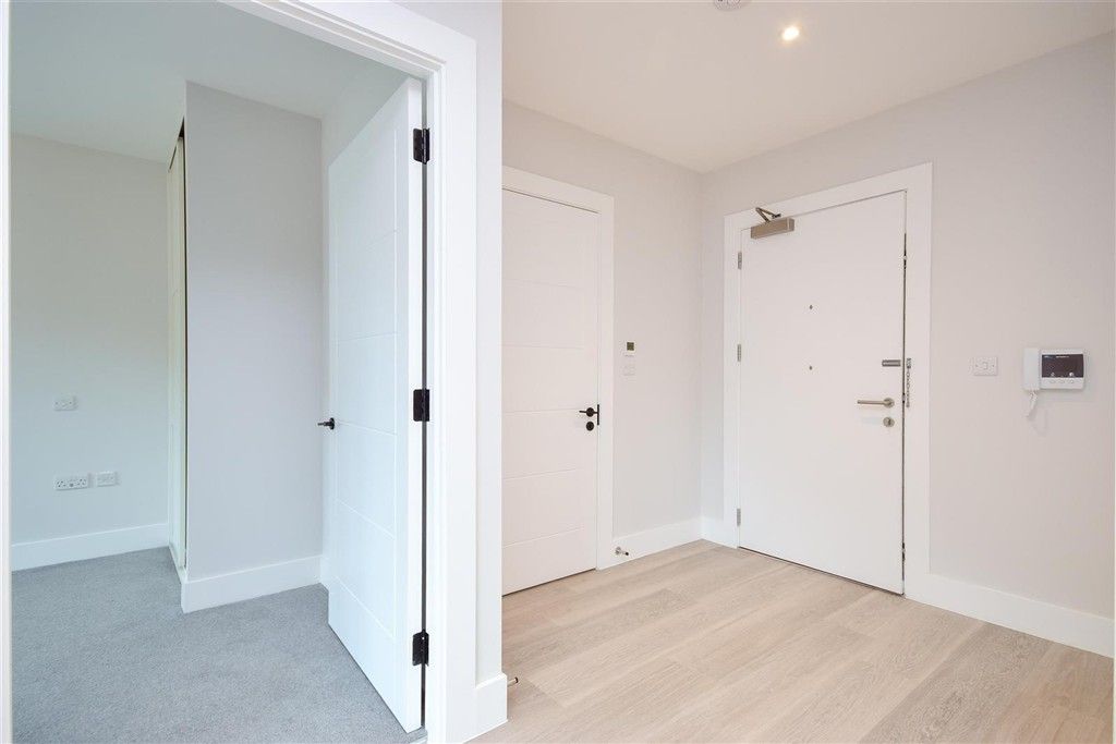 Property photo 1 of 11 Hallway