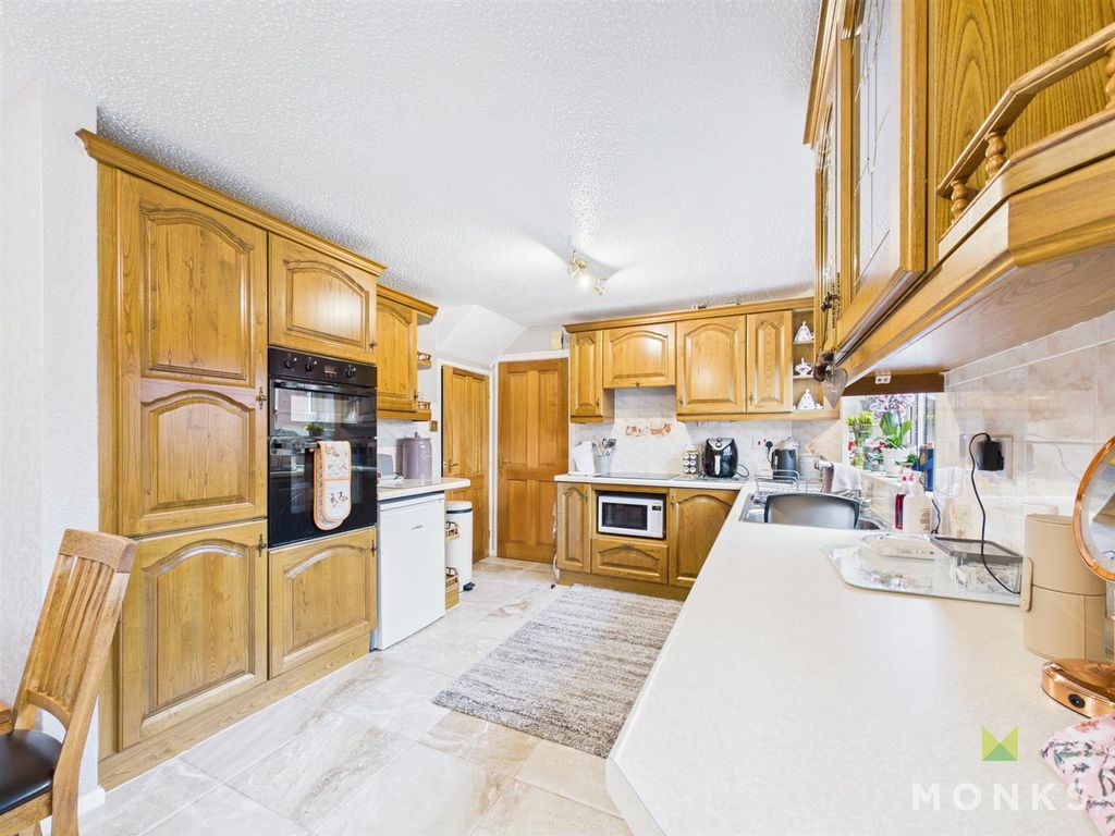 Property photo 3 of 26 Cam01420G0-Pr0822-Still024.Jpg